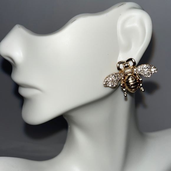 Bee ๐ Stud Earrings - Picture 3 of 3